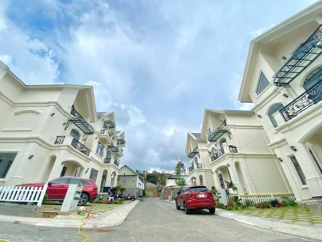 GIẢM GIÁ BÁN GẤP BIỆT THỰ ĐẸP KHU ROYAL VILLA ĐÀ LẠT – GIÁ CHỈ 10.5 TỶ! - Ảnh chính